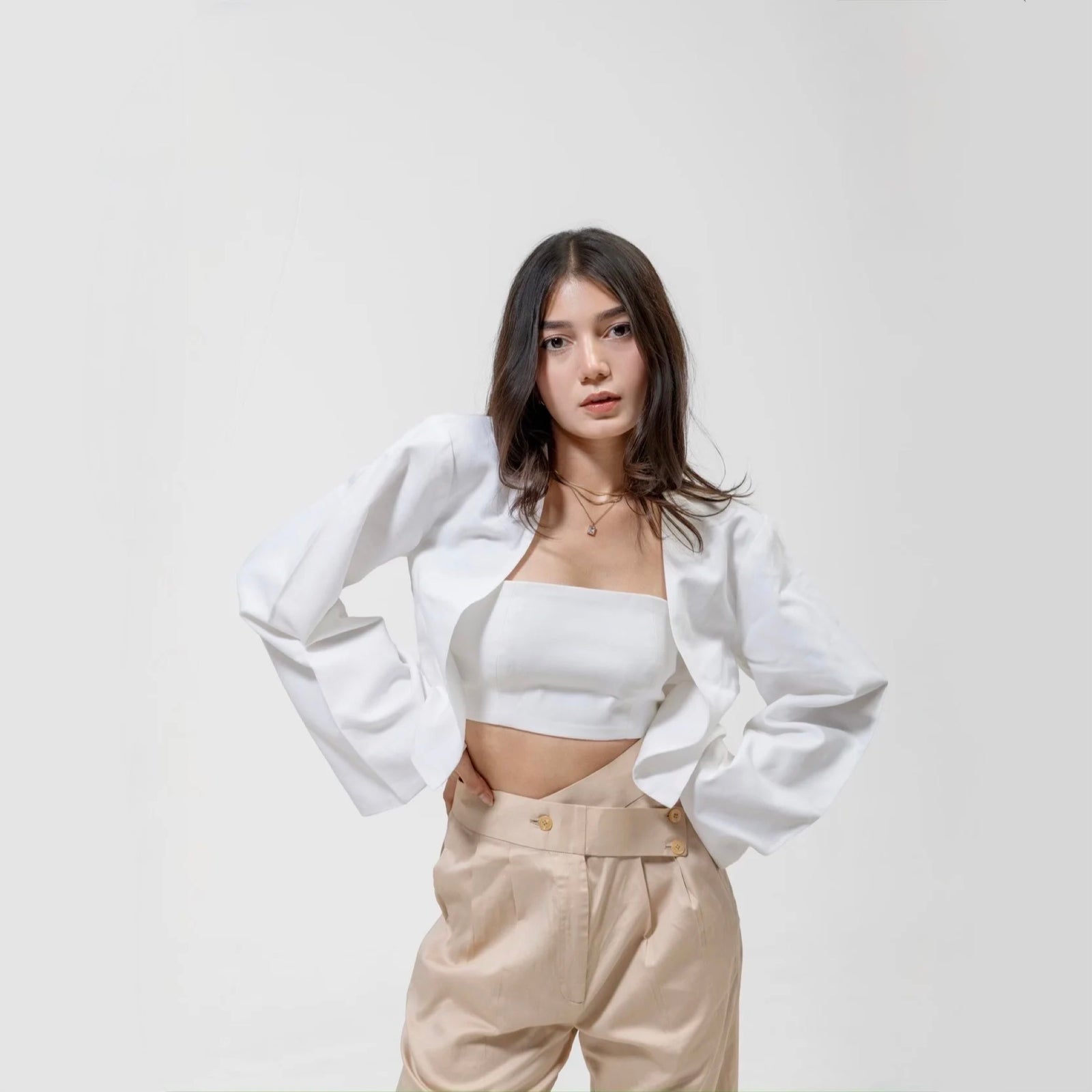 WHITE CROPPED JACKET – Women's Tops | QISSEY