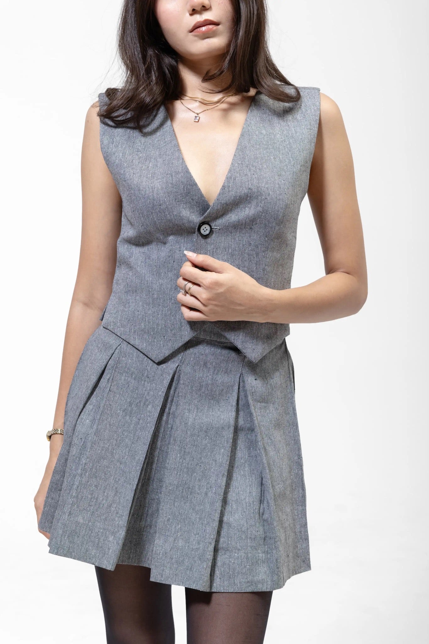 PLEATED MINI SKIRT – Side View | QISSEY Women's Bottoms