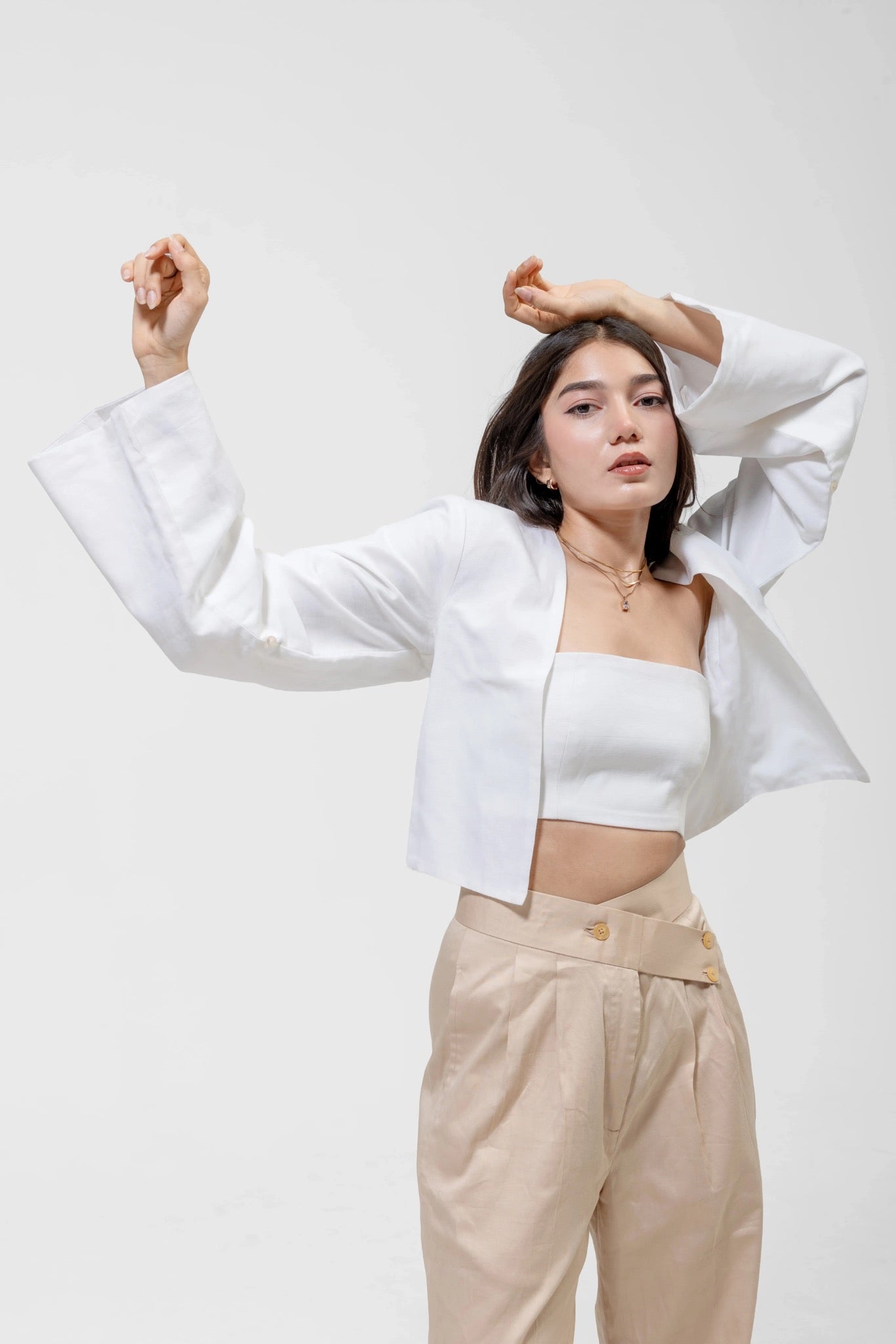 WHITE CROPPED JACKET – Styled Look | QISSEY Women's Tops