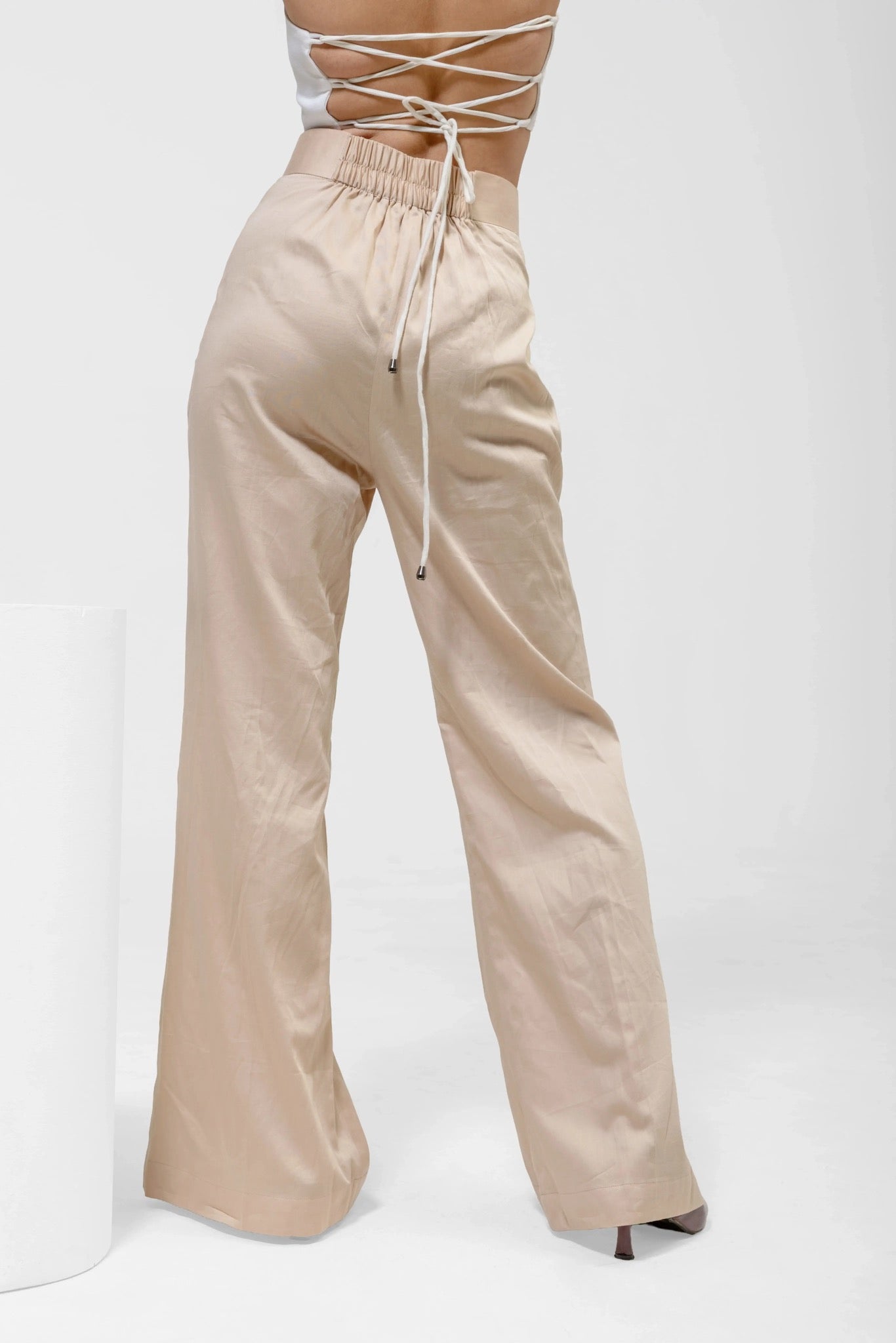 BEIGE WIDE-LEG PANTS – Detail View | QISSEY Women's Bottoms