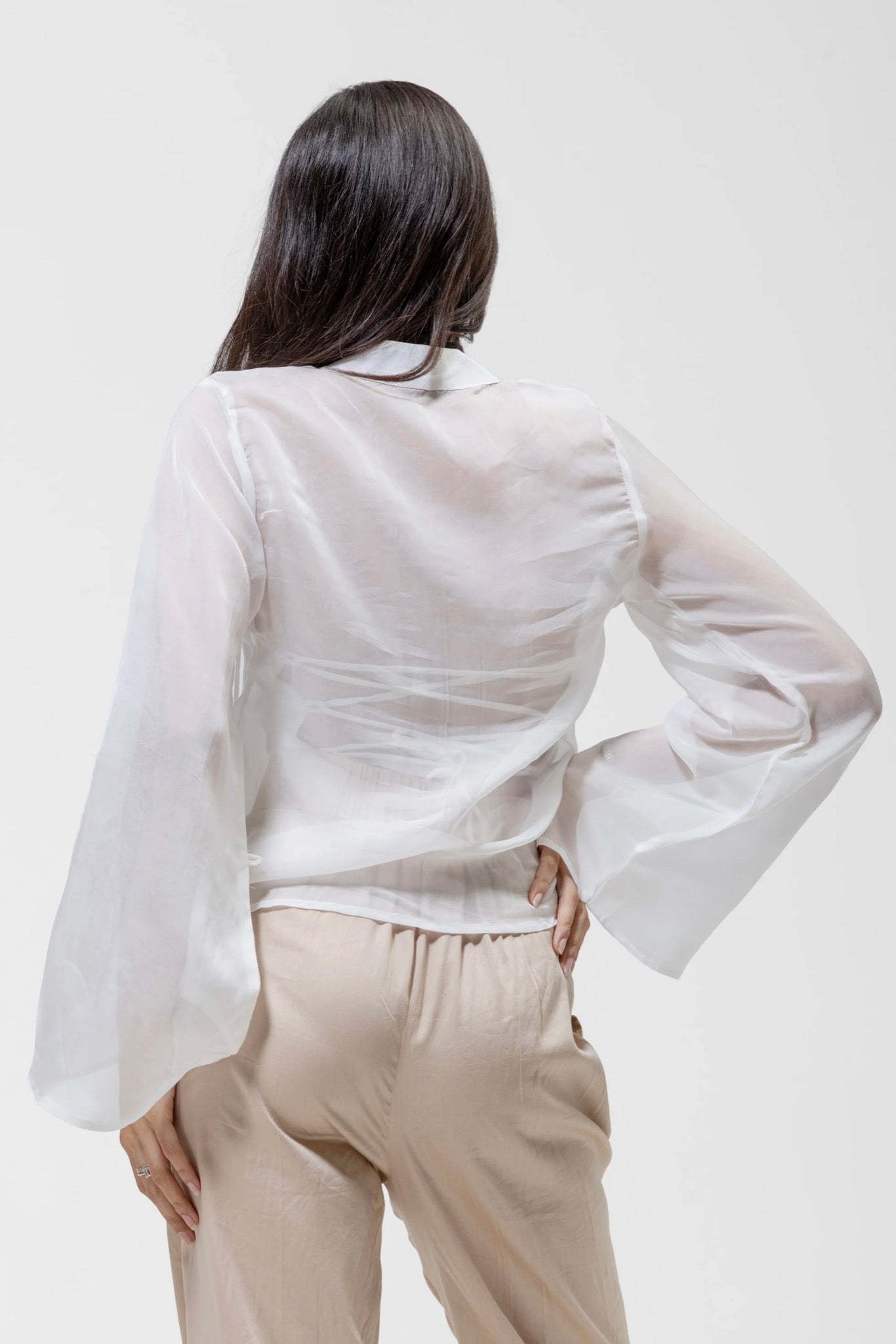 WHITE CROPPED OVERSHIRT – Detail View | QISSEY Women's Tops